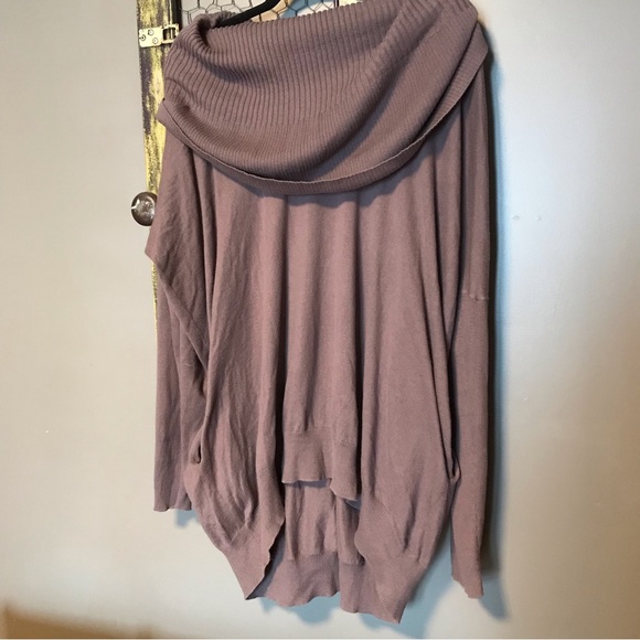 Unique cowled sweater. Women’s - Picture 2 of 7